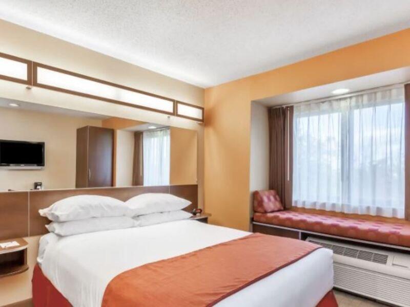 Microtel Inn & Suites By Wyndham Verona Ngoại thất bức ảnh