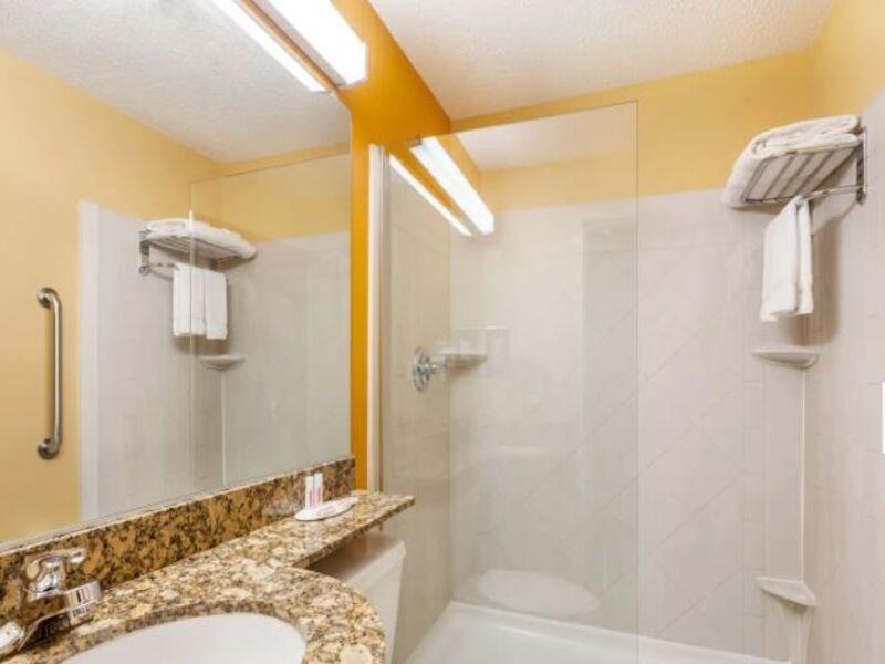 Microtel Inn & Suites By Wyndham Verona Ngoại thất bức ảnh